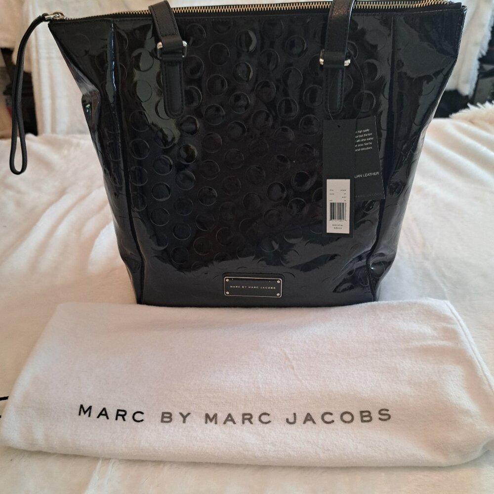 beautiful Marc Jacobs black patten leather embossed shoulder bag with tag